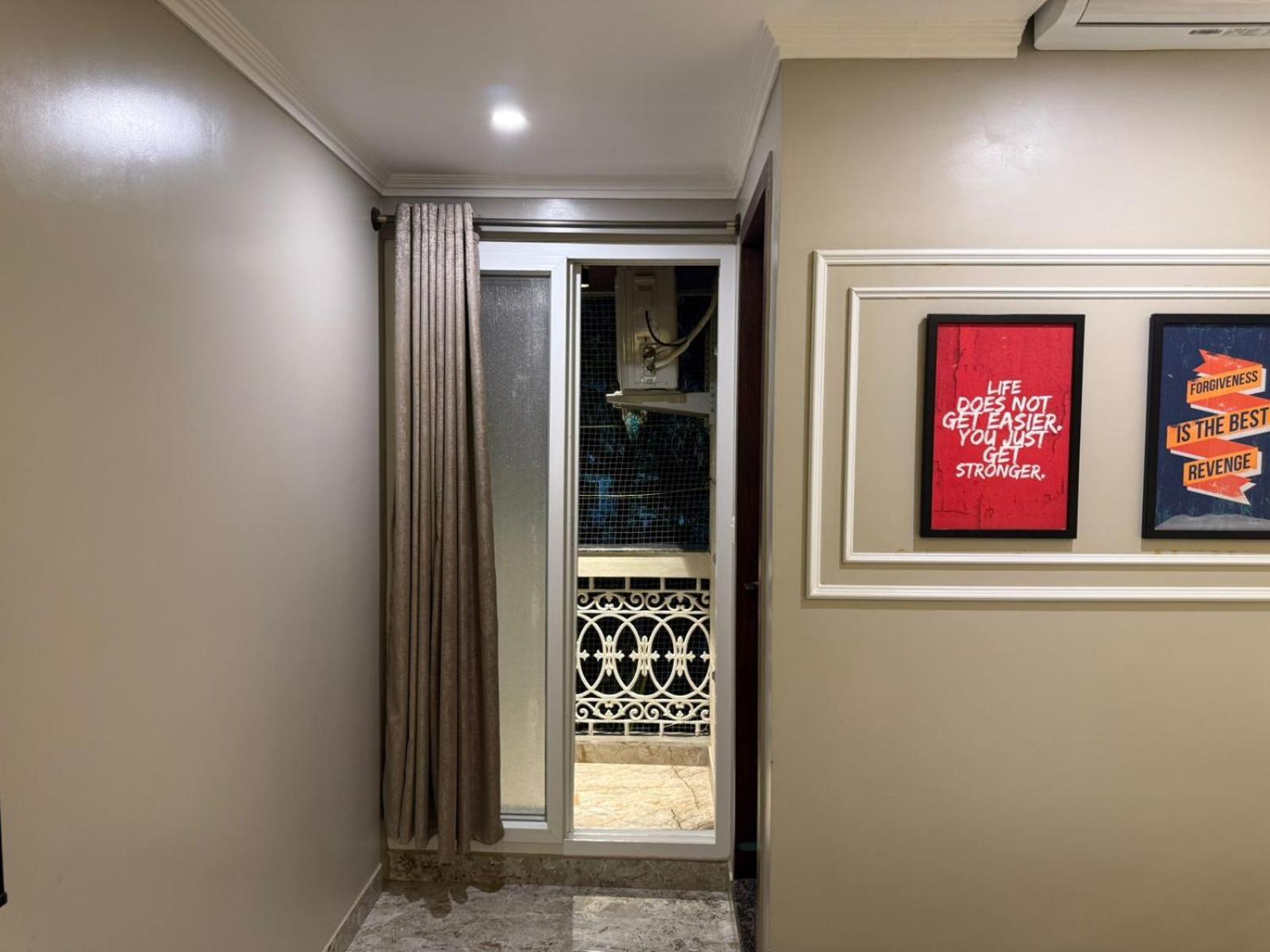 Hotel Lg Suites バンガロール エクステリア 写真