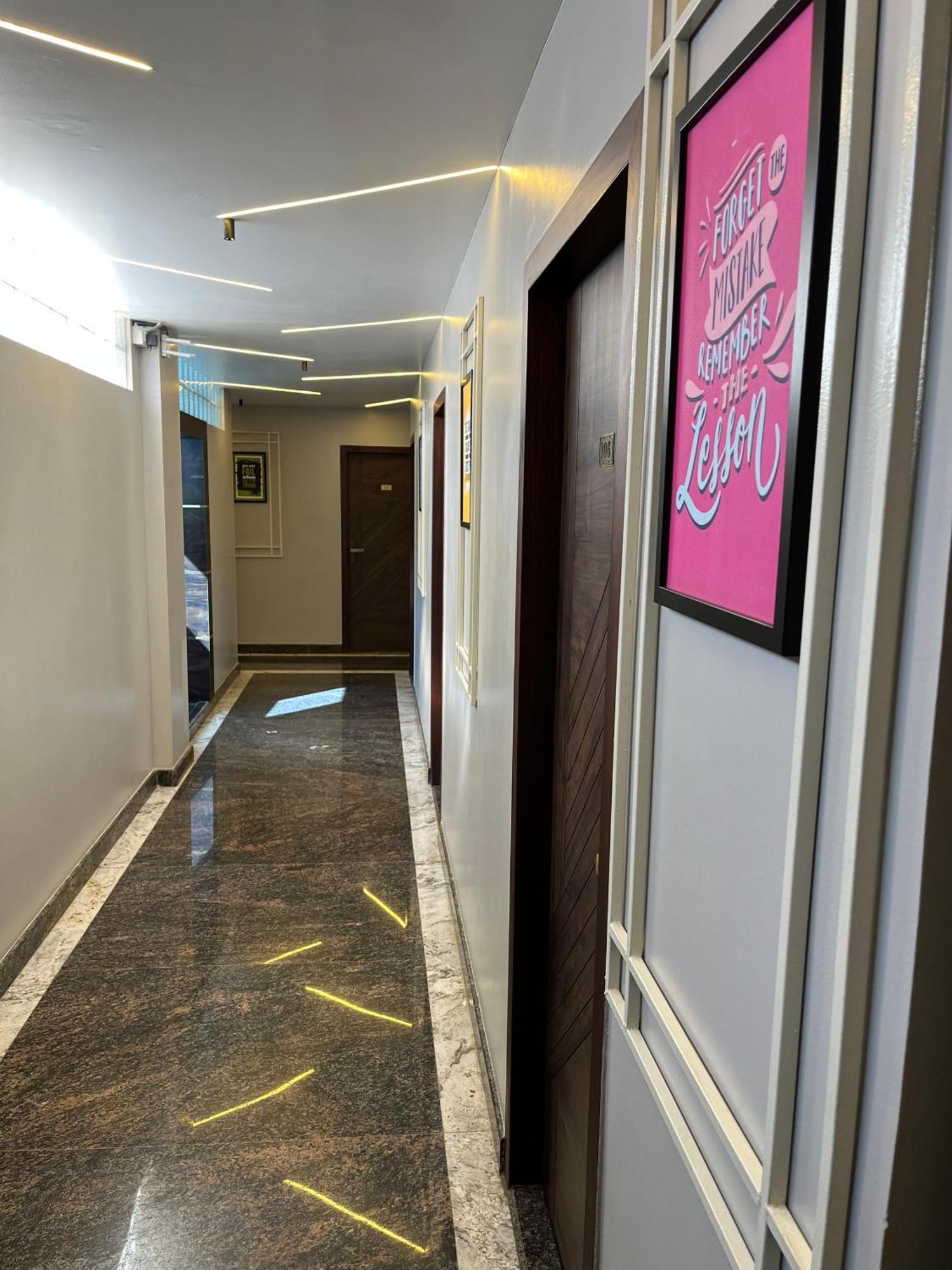 Hotel Lg Suites バンガロール エクステリア 写真